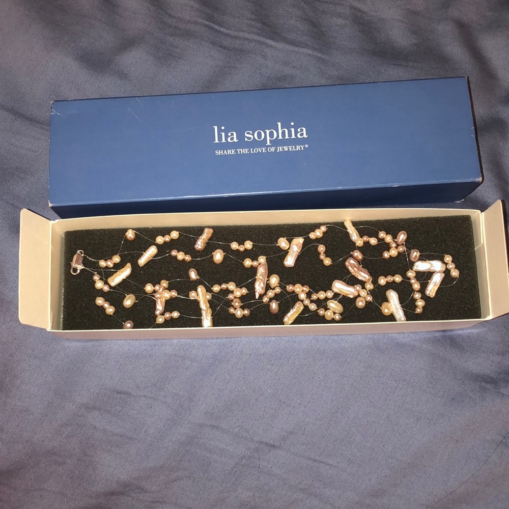 Floating freshwater pearl necklace